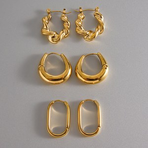 Arc huggie hoops